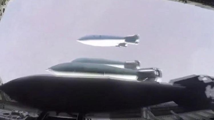 Bei dem Angriff der russischen Luftwaffe - im Bild ein früherer Angriff vom Mai - sollen  200 IS-Kämpfer getötet worden sein.