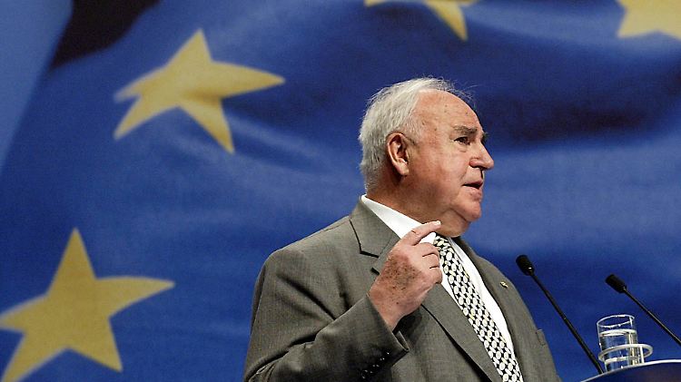 Helmut Kohl beim Wahlkampfauftakt zur Europa-Wahl im Jahr 2004.