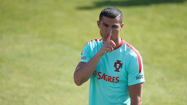 Ronaldo weilt mit Portugal beim Confed Cup - und schweigt zu den Vorwürfen.