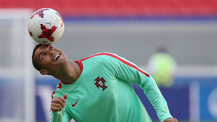 Sollte sich Cristiano Ronaldo tatsächlich einen neuen Arbeitgeber suchen, müsste der jede Menge Geld auf den Tisch legen.
