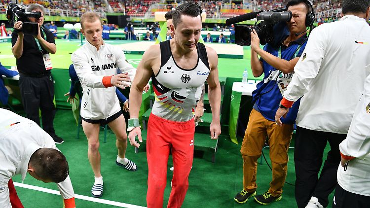 Einer für alle, alle für einen: In Rio de Janeiro beißt Toba fürs deutsche Turn-Team die Zähne zusammen.