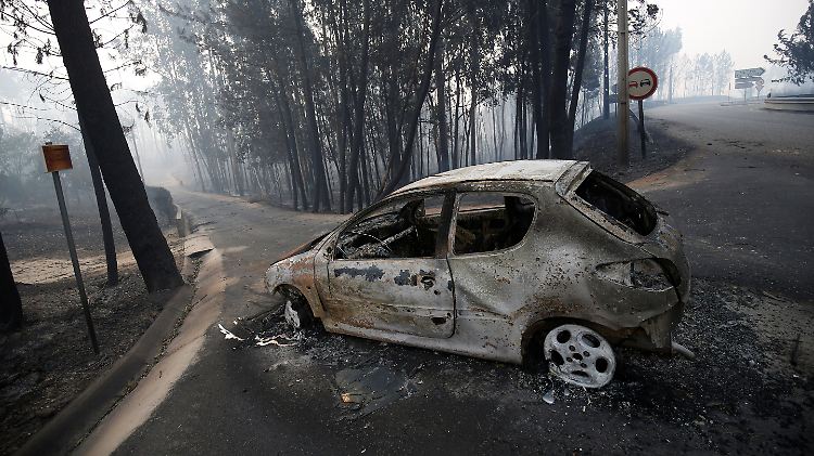 Sie waren auf der Flucht oder wurden von den Flammen überrascht: Viele Menschen starben bei dem Waldbrand in ihren Autos.