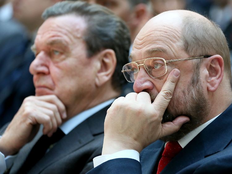 Gerhard Schröder (l.) gewann die Wahl 1998 gegen Helmut Kohl.