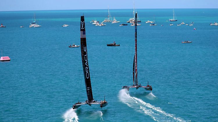 Bislang hat Neuseeland in der High-Tech-Schlacht auf dem Wasser vor den Bermudas die Nase vorn.
