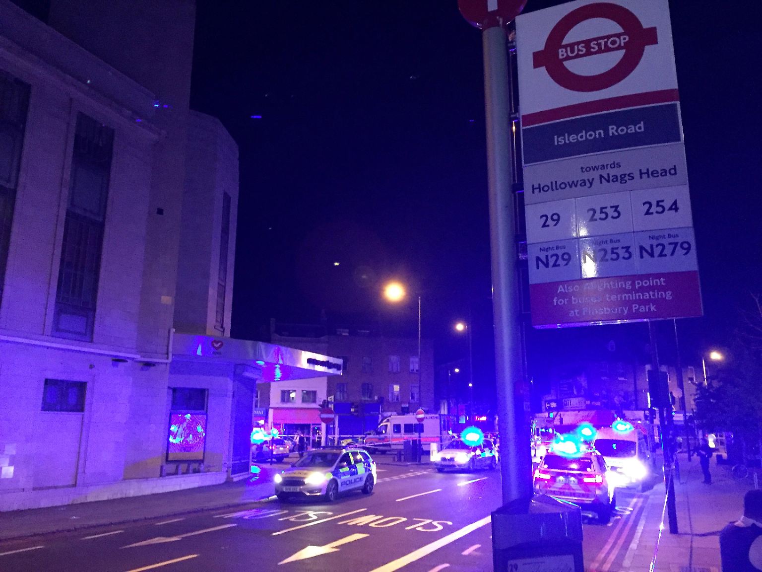 Der erste Notruf geht 20 Minuten nach Mitternacht ein. 
