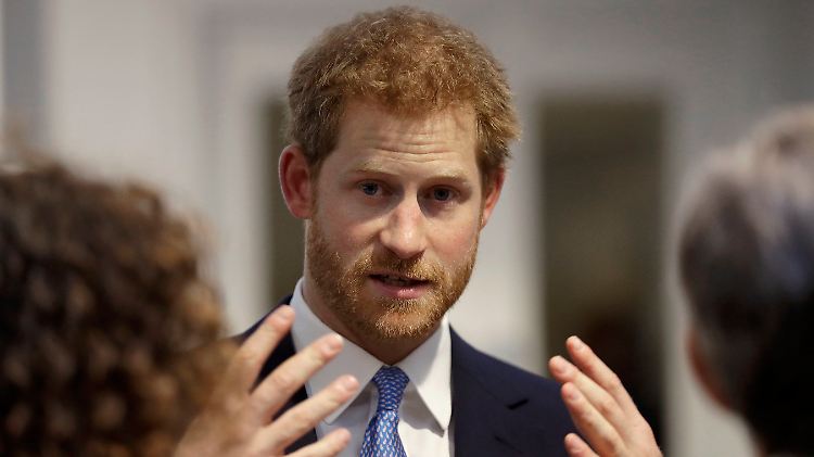 Mal wieder scheint Prinz Harry eine alte Liebschaft einzuholen.