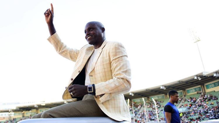 Carl Lewis will die Sprinter der USA wieder an die Weltspitze bringen. Er selbst wird als Legende gefeiert.