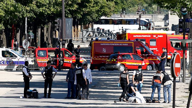 Das Innenministerium geht von einem terroristischen Motiv des Angreifers aus. 