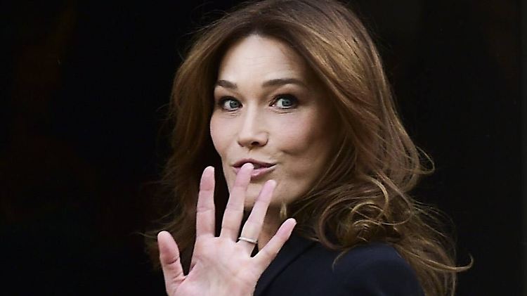 Carla Bruni bestreitet, eine Liaison mit dem heutigen US-Präsidenten gehabt zu haben.