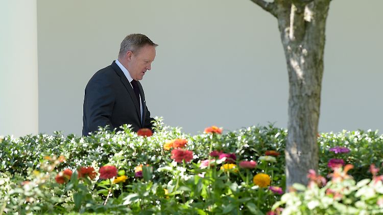 "Nutzloser" Sprecher: Journalisten werfen Sean Spicer vor, den Präsidenten von unangenehmen Fragen abzuschirmen. 