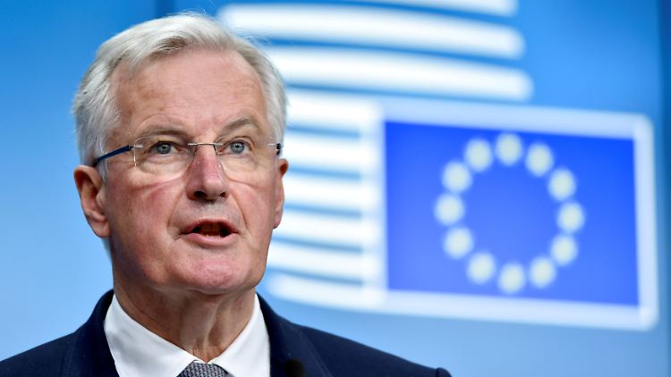 Michel Barnier joggt von seinem Wochenendhaus regelmäßig zu einer 400 Jahre alten Eiche. Das mache ihn demütig, sagt er.