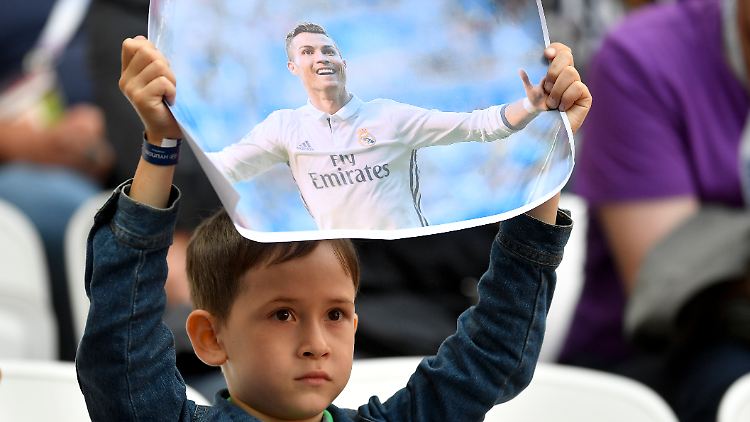 Die Fans von Real Madrid wollen ihren Star Ronaldo offenbar unbedingt behalten.