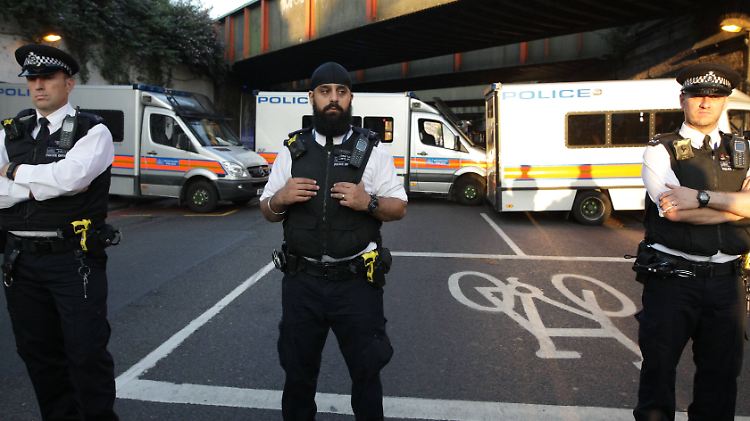 Polizeiabsperrung am Tatort im Londoner Stadtteil Finsbury Park.