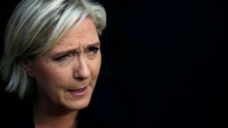 Marine Le Pen muss sich gegen Rücktrittsforderungen aus der eigenen Familie wehren.