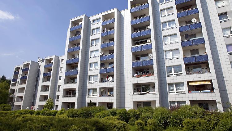 Die Verpflichtung von
Wohnungseigentümern, staatlich geförderte Sozialwohnungen
verbilligt zu vermieten, kann nicht unbegrenzt gelten.