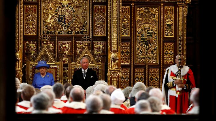 Die Queen verliest im House of Lords die Regierungserklärung.