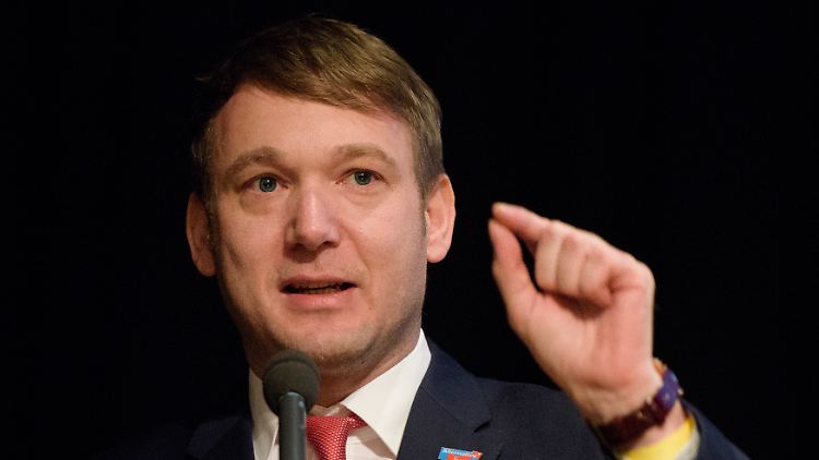Poggenburg macht Linksextreme für die Absage verantwortlich.