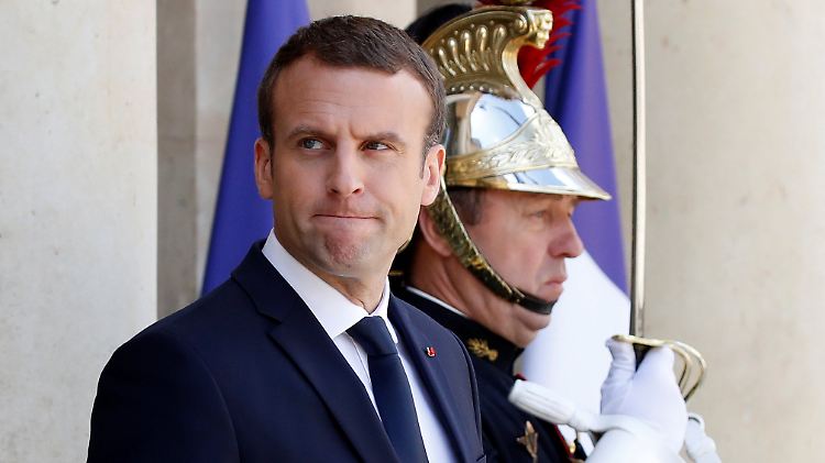 Krone richten, weitermachen: Emmanuel Macron erneuert Teile seines Kabinetts. 