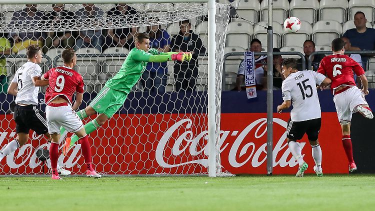 Nach dem schwachen Auftakt gegen Tschechien zeigt DFB-Keeper Julian Pollersbeck eine starke Leistung.