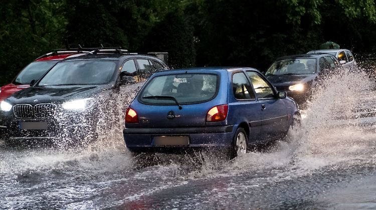 Im Stadtteil Ricklingen in Hannover stand das Wasser auf den Straßen.