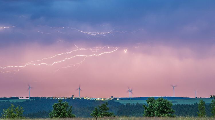 Gewitter über Annaberg-Buchholz in Sachsen.