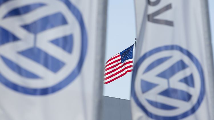 Der Abgas-Skandal hat VW allein in den USA bereits mehr als 20 Milliarden Dollar gekostet. Einzelnen Mitarbeiter drohen darüber hinaus hohe Haftstrafen.