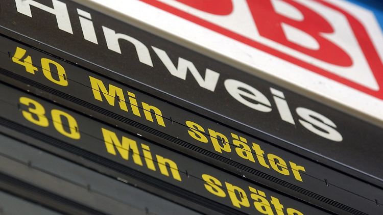 Es ist die Pflicht des Mitarbeiters, seinen Arbeitgeber über die Verspätung schnellstmöglichst zu informieren.