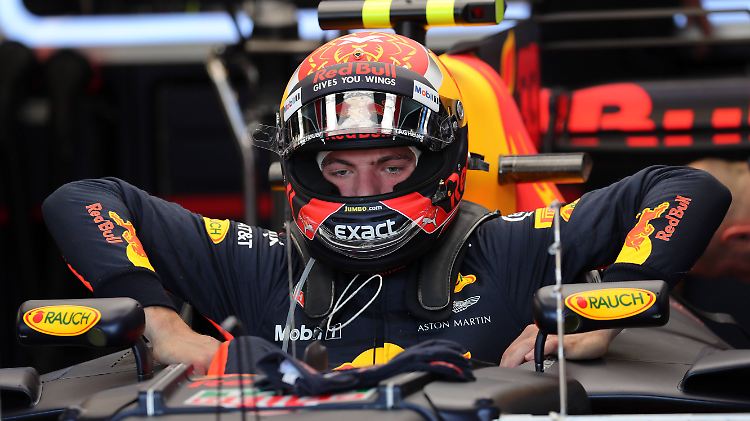 Max Verstappen ist der Tagesschnellste, kracht aber vor Rennende in eine Streckenbegrenzung.