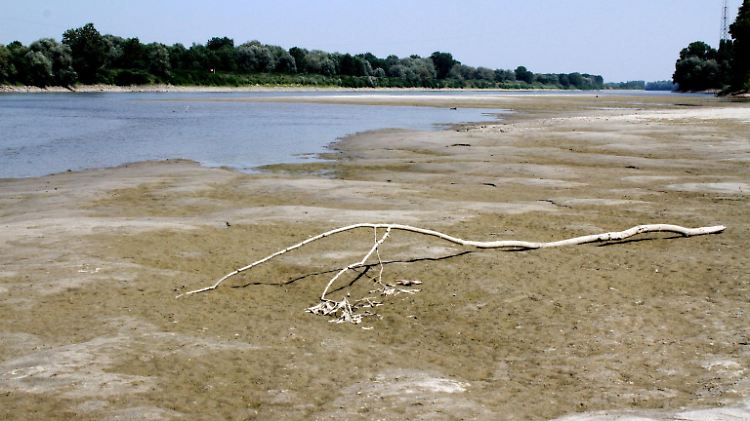 Dürre statt Wassermassen: das Flussbett des Po in Norditalien.