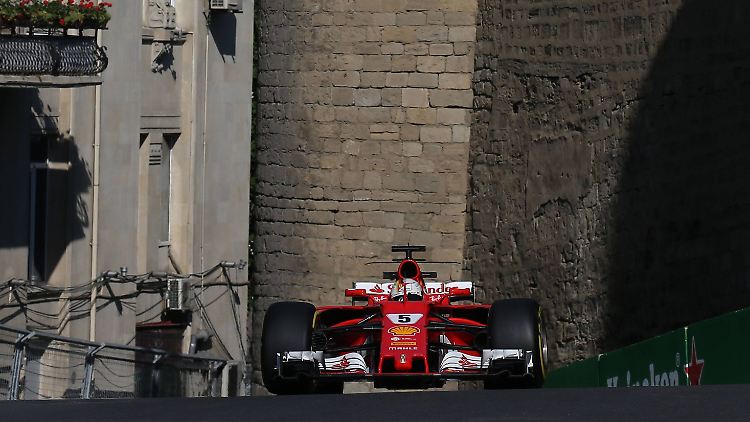 Der Stadtkurs in Baku bietet schöne Aussichten. Sebastian Vettel und Ferrari können die bisher nicht genießen, die Technik hakt.