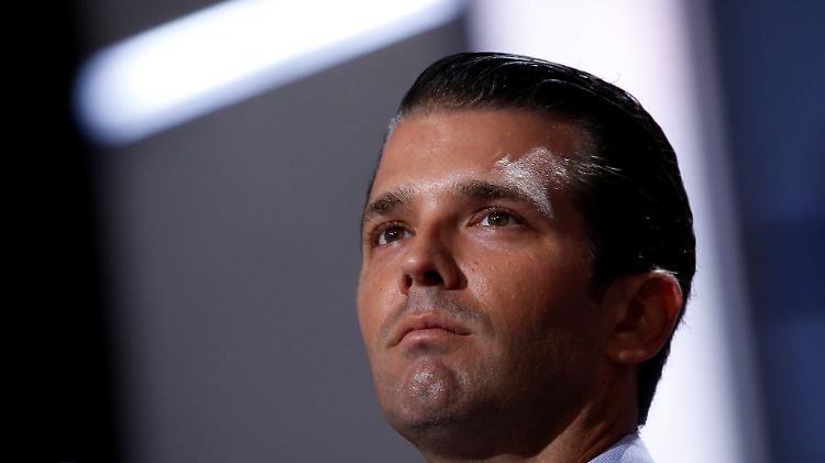 Donald Trump Jr. glaubt, Disney müsse Johnny Depp rausschmeißen.