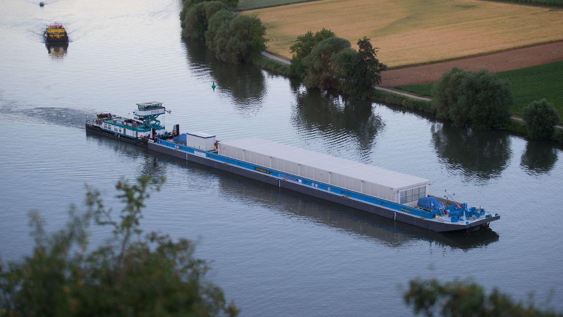 Atommülltransport im Morgenlicht.