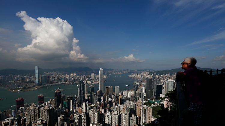 Blick über Hongkong: Die chinesische Sonderverwaltungszone zählt den wirtschaftlich stärksten Metropolen Asiens.
