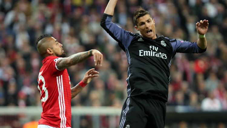 Arturo Vidal sagt: "Ronaldo existiert für mich nicht." n-tv.de sagt: "Stimmt nicht." Oder ist dieses Bild eine Montage?