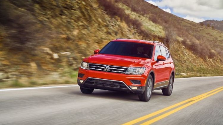 Der VW Tiguan der zweiten Generation, der sich seit 2016 zu großer Beliebtheit aufschwingt, kommt im November in einer Langversion nach Deutschland.
