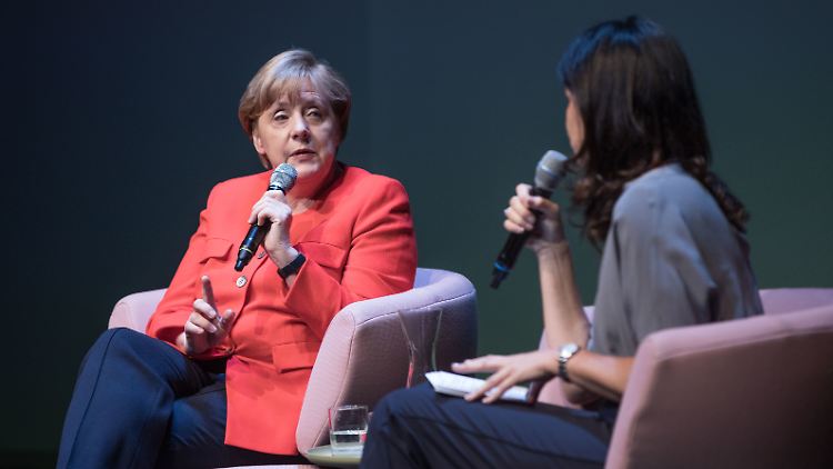Angela Merkel und die Chefredakteurin der "Brigitte", Brigitte Huber.