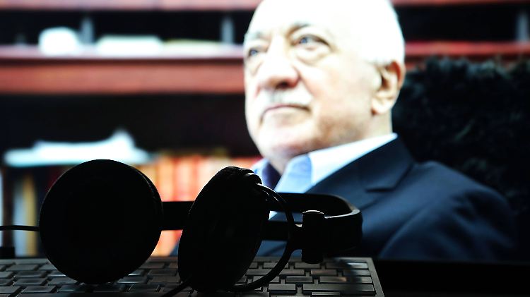 Der Prediger Fethullah Gülen lebt im Exil in den USA, die türkische Regierung vermutet seine Anhängerschaft aber auf der ganzen Welt verstreut.