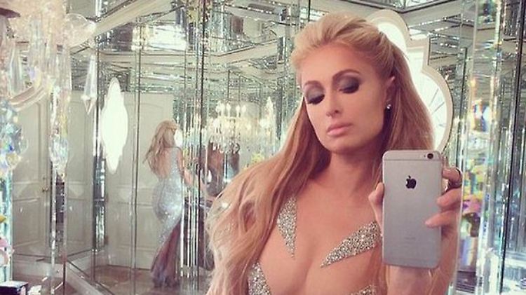 Paris Hilton weiß schon lange, wie sie sich mit Selfies gekonnt in Szene setzt. 
