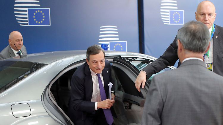 Will Wirtschaftskraft und Inflation mit Nullzinsen und Anleihenkäufe befeuern: EZB-Präsident Mario Draghi (Archivbild).