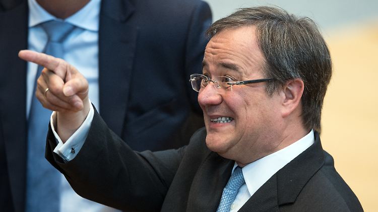 Laschet freute sich über die hundertprozentige Zustimmung der Koalitionsfraktionen.