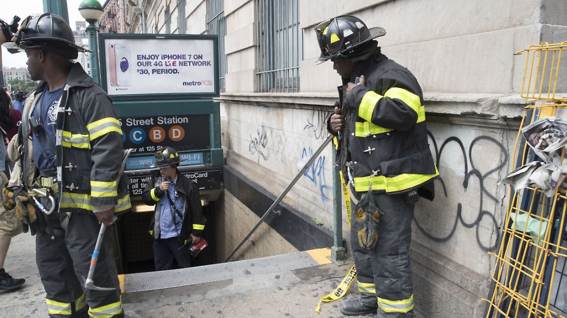 34 Menschen erlitten Verletzungen, als eine U-Bahn in New York entgleist.
