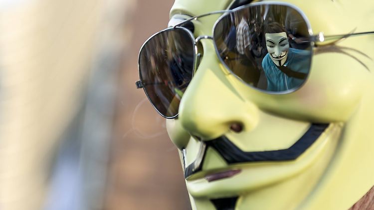 Anonymous-Maske: Die US-Hackergruppe Anonymous hat ein Video veröffentlicht, das nahelegt, dass die Nasa außerirdisches Leben entdeckt hat.