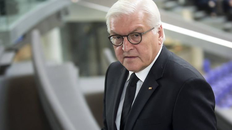 Steinmeier trifft in Hamburg verletzte Beamte und betroffene Bürger.