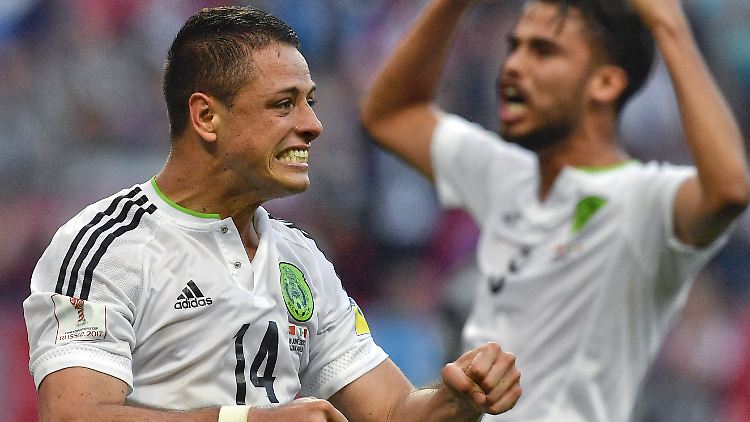 Chicharito hatte bislang mit seinen Mexikanern viel zu feiern. Nun trifft er im Halbfinale gegen Deutschland auf viele bekannte Gesichter.