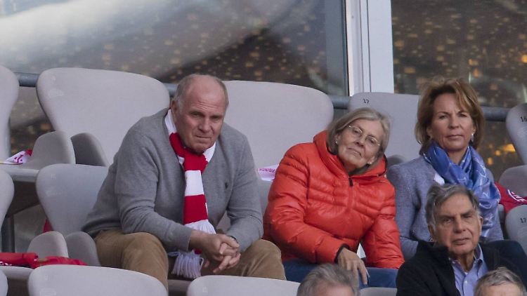 Bayern-Präsident Uli Hoeneß mag seine Münchner nicht ohne Sportdirektor belassen.