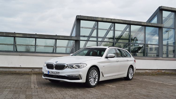 Der BMW 520d wirkt immer noch extrem sportlich. Dennoch haben die Bayern etwas Dynamik zugunsten des Luxus herausgenommen.