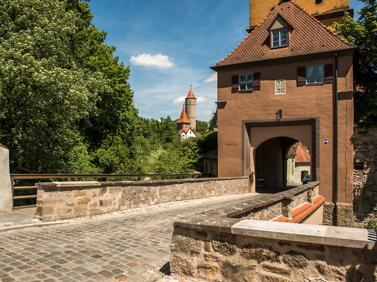 Früher gut bewacht: Durch vier Tore kommt man bis heute aus allen Himmelsrichtungen in die Stadt.