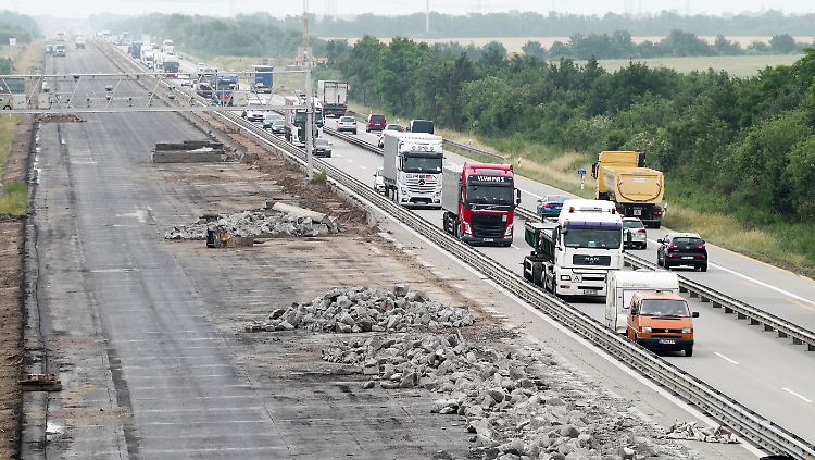 Zahlreiche deutsche Autobahnen sind vom Betonkrebs befallen, wie dieser Abschnitt der A9 bei Thurland in Sachsen-Anhalt.