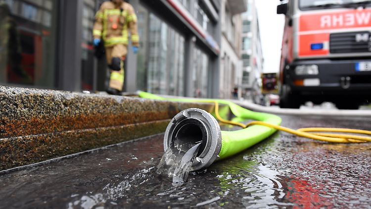 Vielerorts pumpt die Feuerwehr Keller aus.