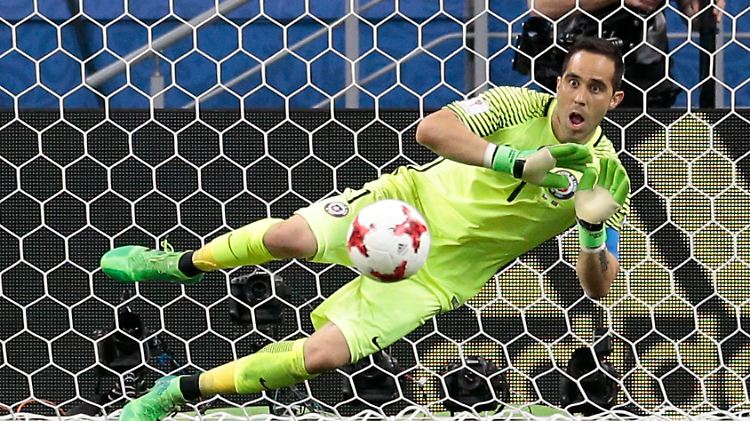 "Ein Elfmeterschießen ist kein Glücksspiel", sagte Chiles Penalty-Profi Claudio Bravo.